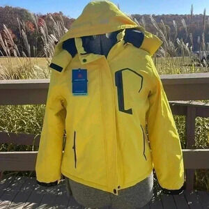 Pooluly Brand new winter ski jacket. Great color. Women’s size medium.